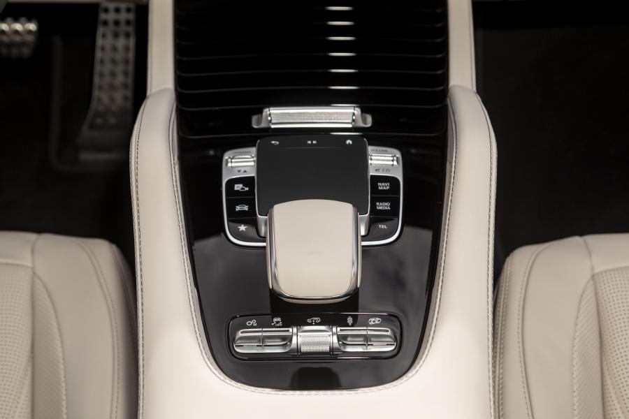 Детали интерьера Mercedes-AMG GLE63 S 4Matic+ (V167) 2020 года  (NA) (фото 63 из 75)